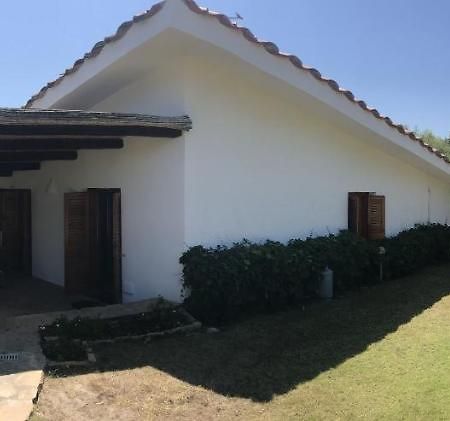 Porto Istana Beach House Ольбія Екстер'єр фото